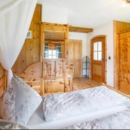 Hauslhof فندق مبيت وإفطار *