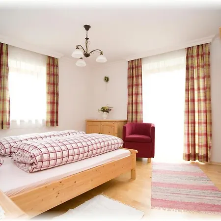 Hauslhof فندق مبيت وإفطار *