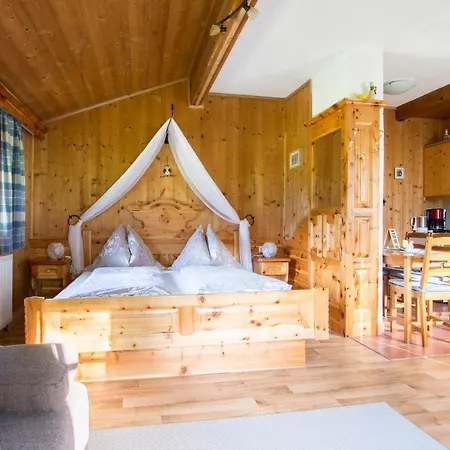 Hauslhof Bed & Breakfast *