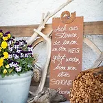 Hauslhof Bed & Breakfast *