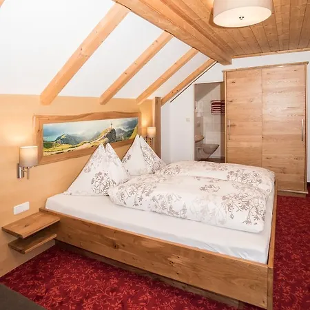 לינה וארוחת בוקר Hauslhof